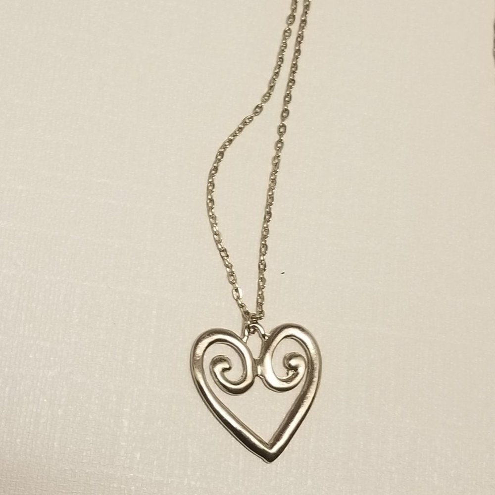 Quirky silvertone heart pendant necklace